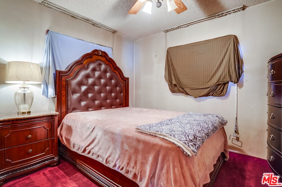 1547 82nd St, Los Angeles, CA 90001-3817