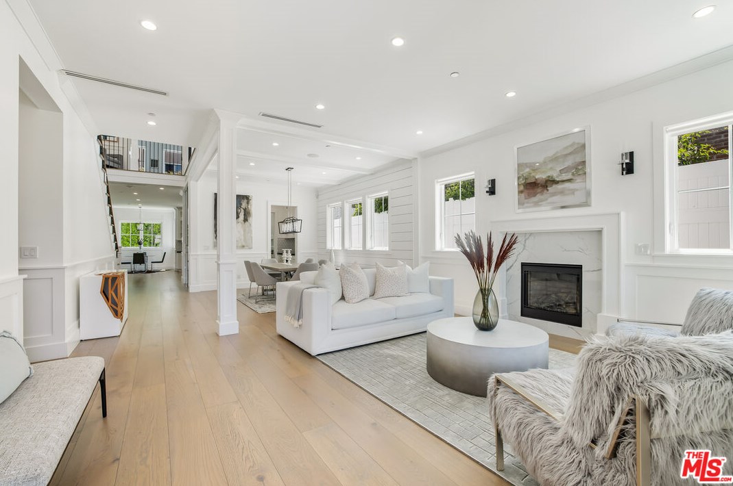 4524 Vesper Ave, Van Nuys, CA 91403-2831