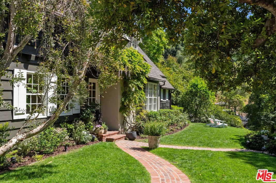 7613 Willow Glen Rd, Los Angeles CA  90046-1655 exterior