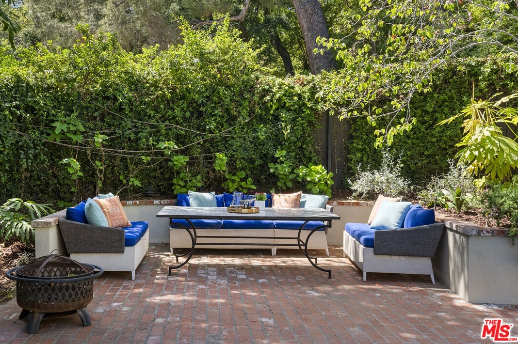 7613 Willow Glen Rd, Los Angeles CA  90046-1655 exterior