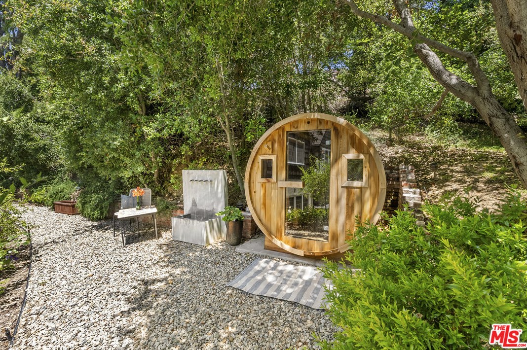 7613 Willow Glen Rd, Los Angeles CA  90046-1655 exterior