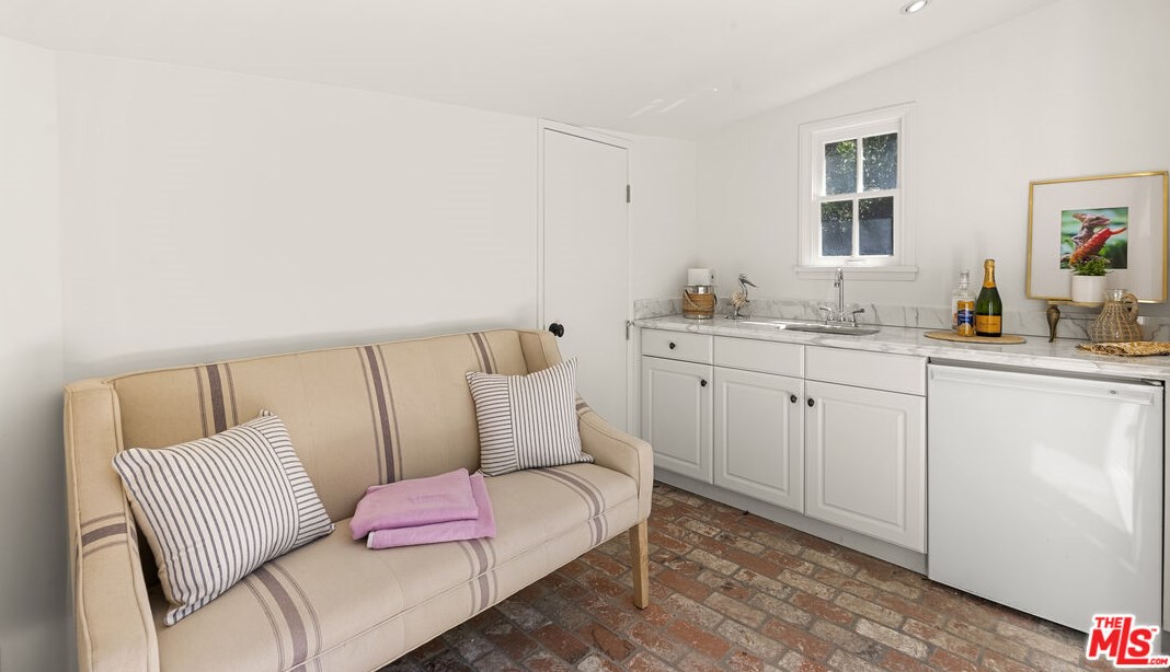 7613 Willow Glen Rd, Los Angeles CA  90046-1655 exterior