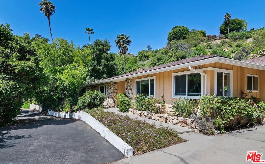 4031 Deerhorn Dr, Van Nuys, CA 91403