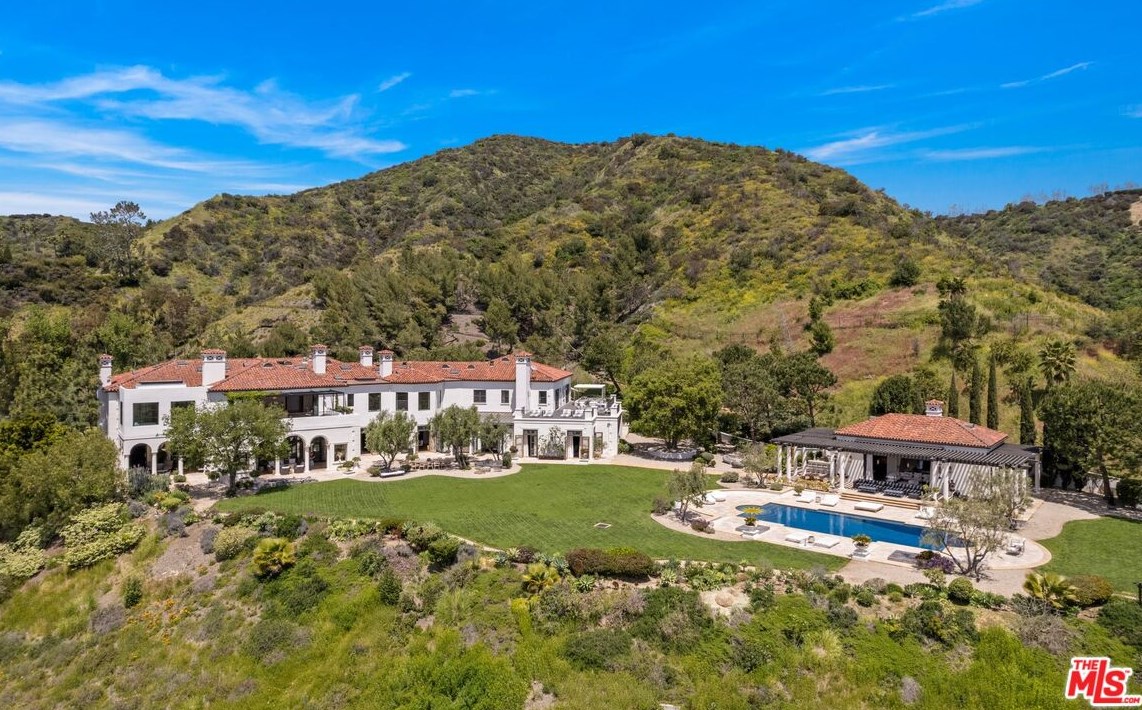9904 Kip Dr, Beverly Hills CA  90210-2014 exterior