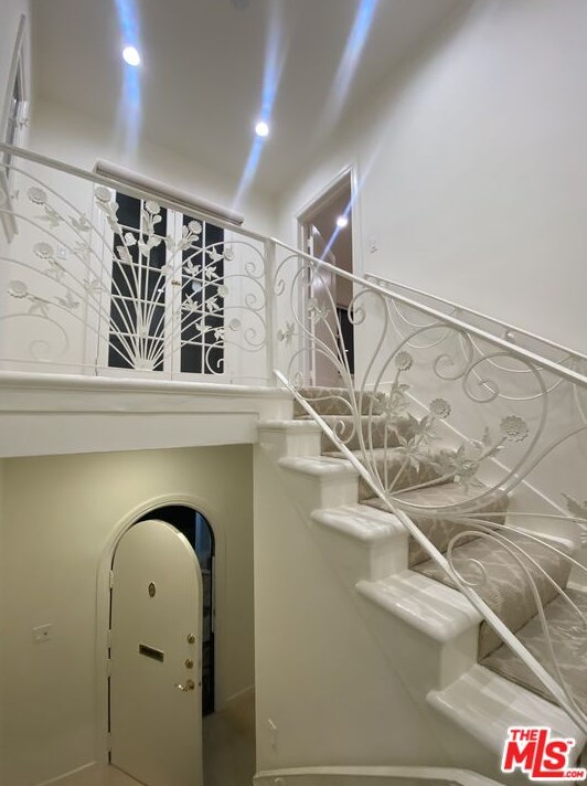 157 S Elm Dr, Beverly Hills, CA 90212