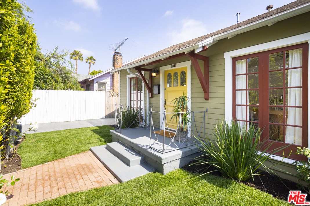 6516 Barton Ave, Los Angeles, CA 90038