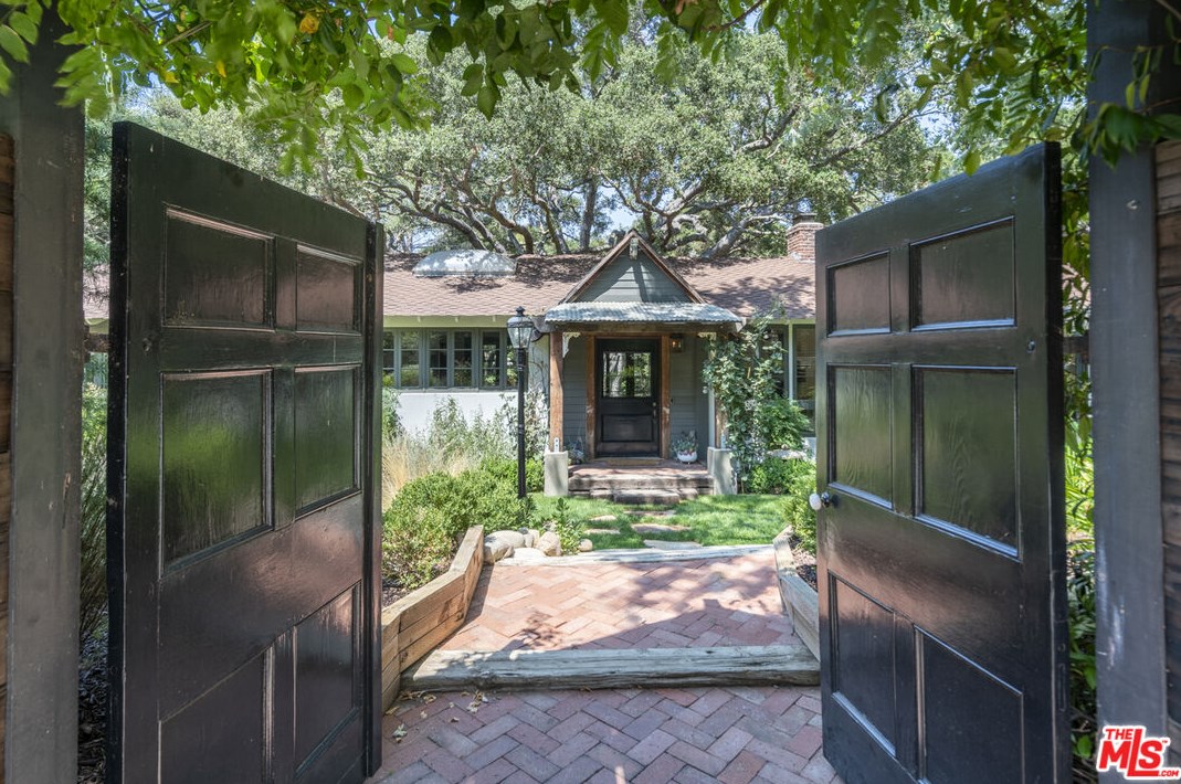 539 Live Oak Cir Dr, Calabasas, CA 91302