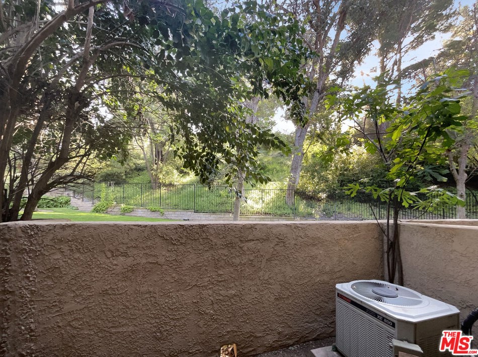 23930 Arroyo Park Dr, Santa Clarita CA  91355-2096 exterior