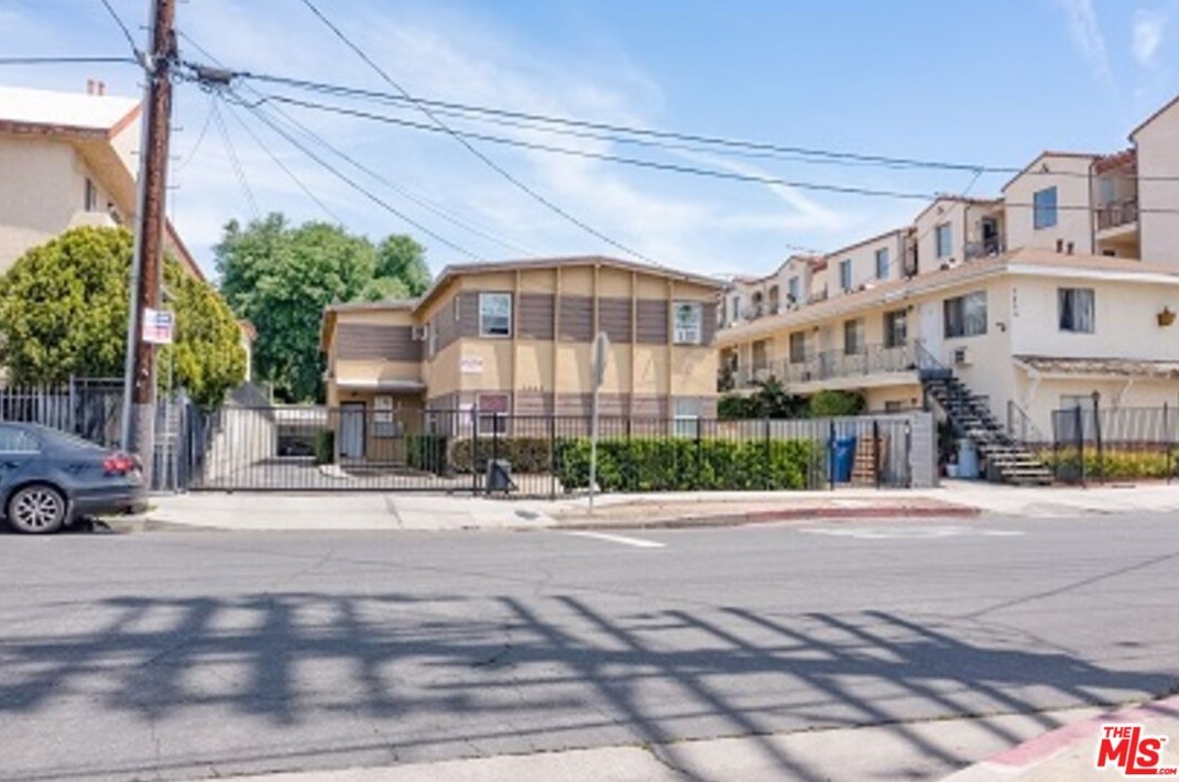 7260 Canby Ave, Los Angeles, CA 91335-3009