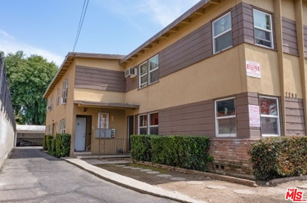 7260 Canby Ave, Los Angeles CA  91335-2957 exterior