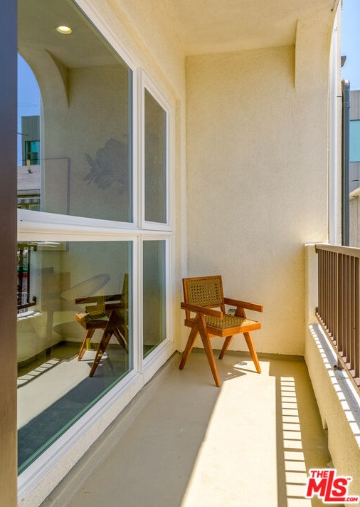 1248 Lodi Pl, Los Angeles CA  90038-1710 exterior