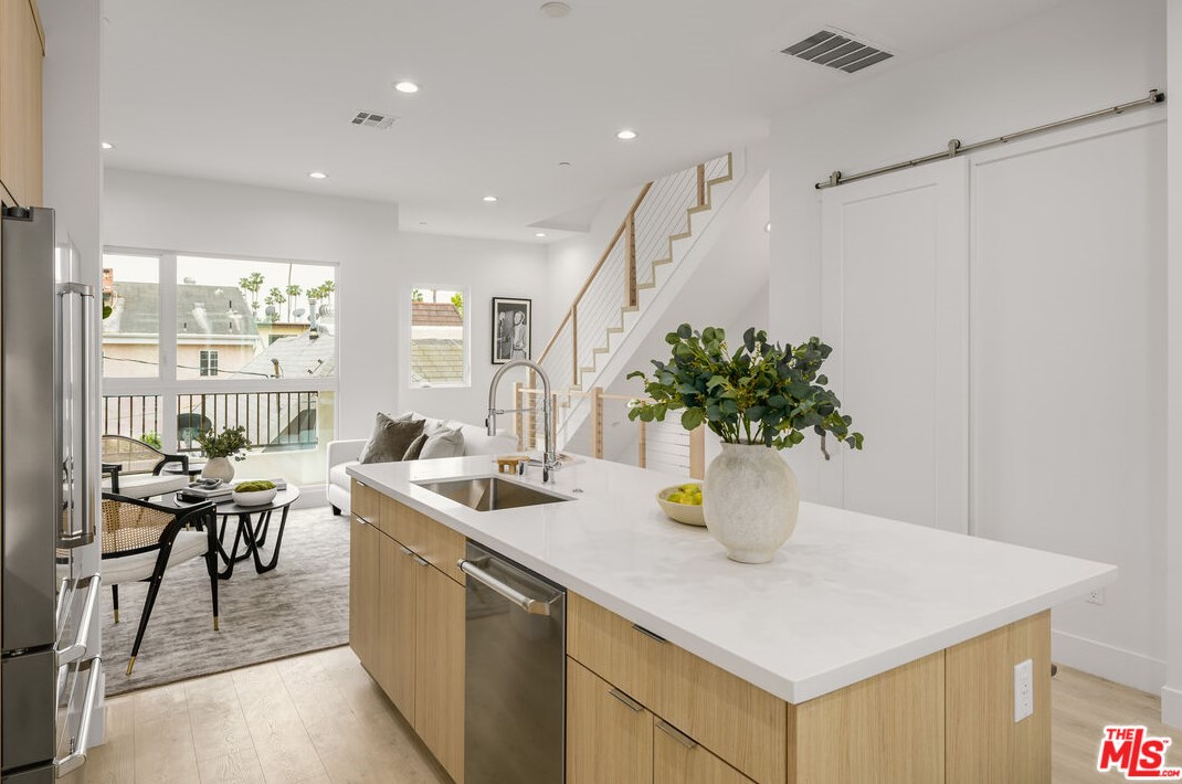 1248 Lodi Pl, Los Angeles CA  90038-1710 exterior