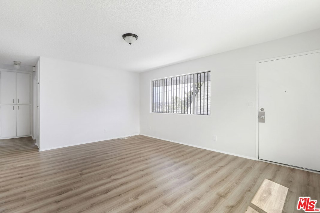 961 Edgeware Rd, Los Angeles CA  90026-5635 exterior