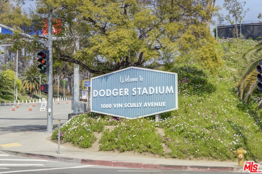 961 Edgeware Rd, Los Angeles CA  90026-5180 exterior