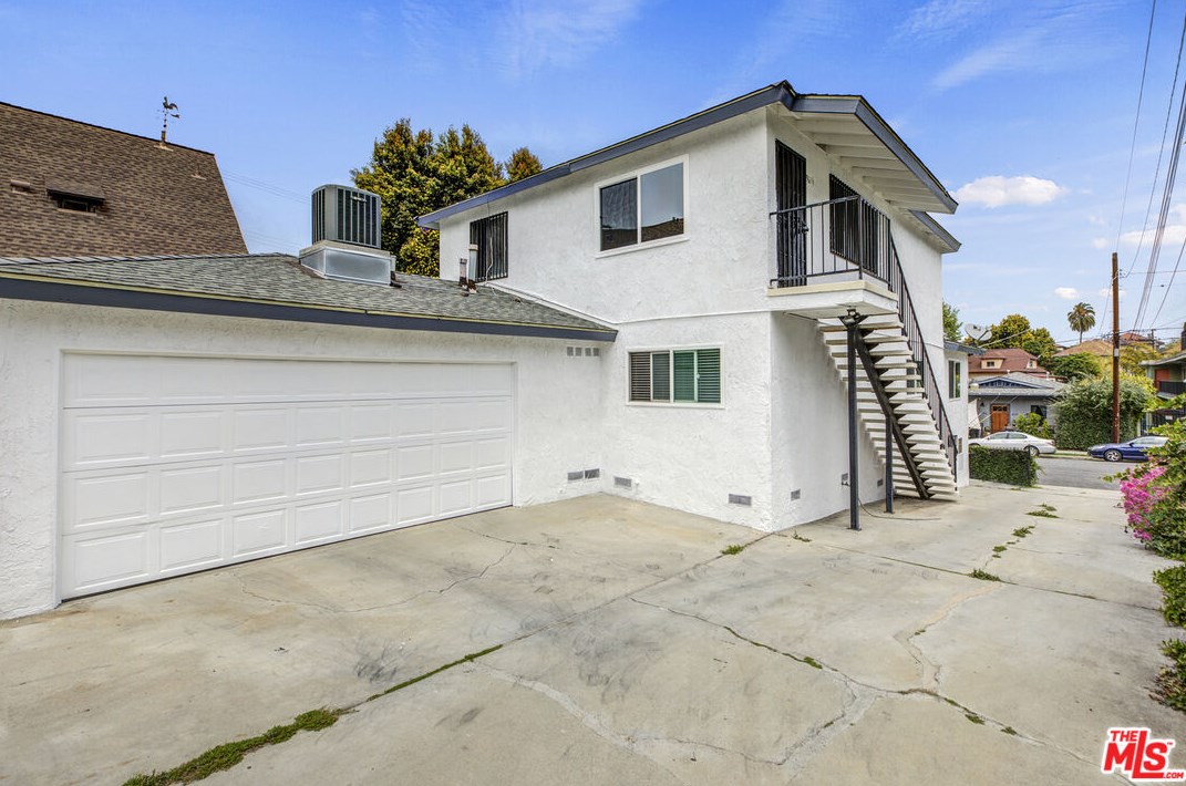 961 Edgeware Rd, Los Angeles CA  90026-5635 exterior
