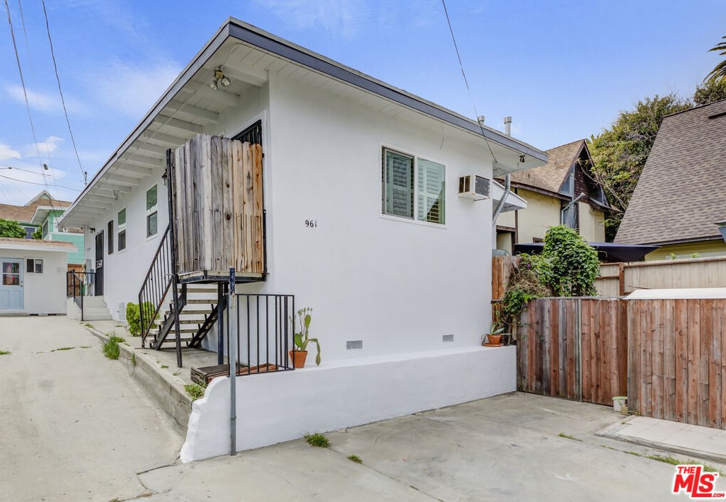 961 Edgeware Rd, Los Angeles CA  90026-5635 exterior