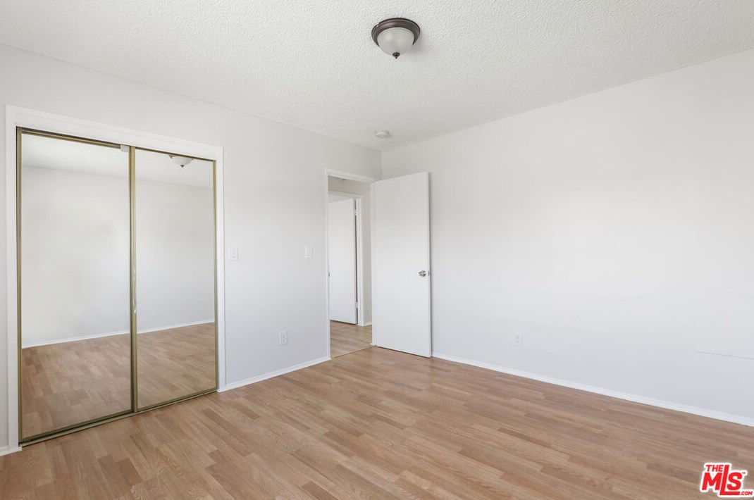 961 Edgeware Rd, Los Angeles CA  90026-5635 exterior