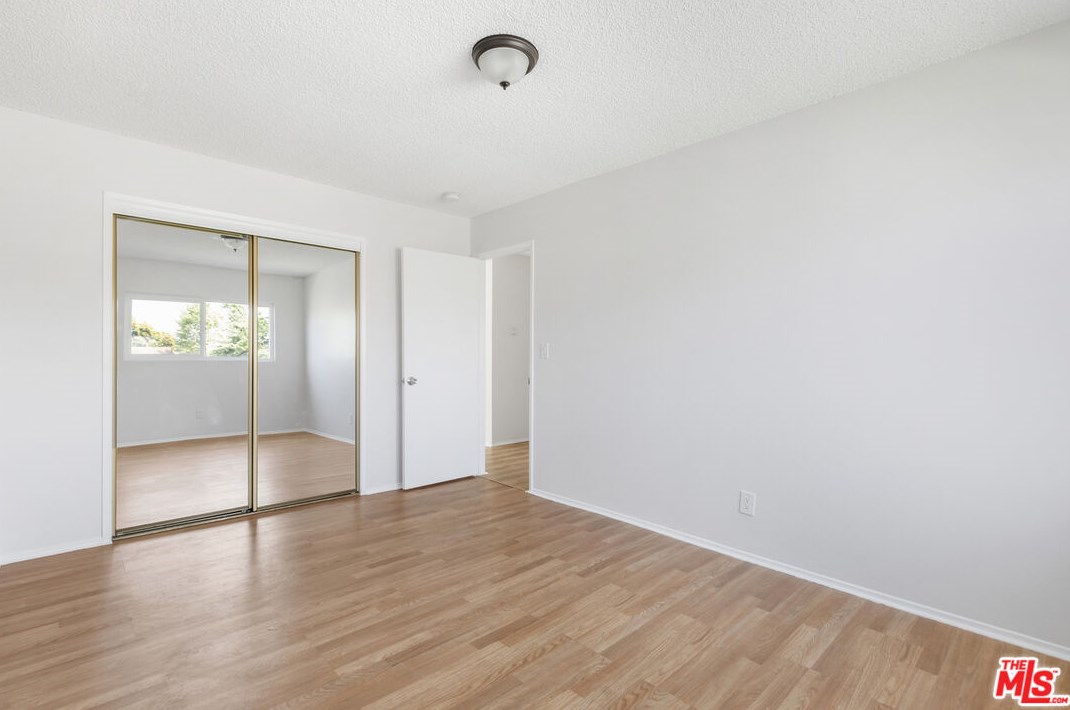 961 Edgeware Rd, Los Angeles CA  90026-5635 exterior