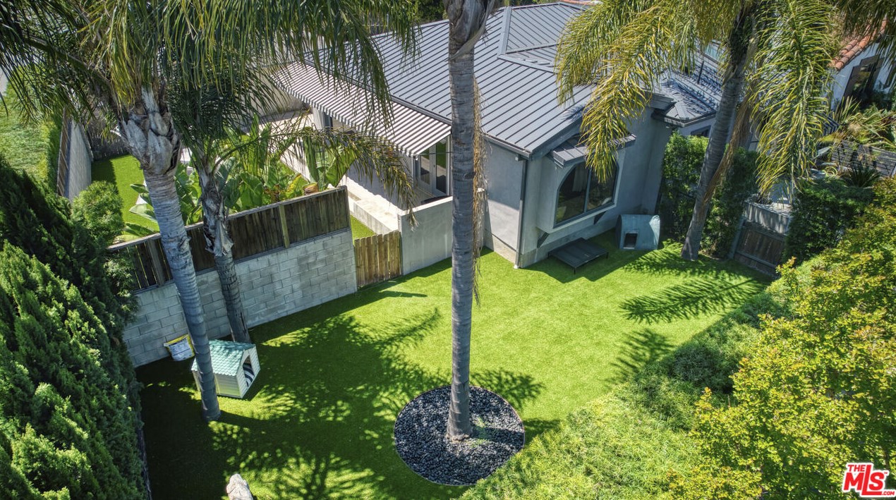 8902 Gibson St, Los Angeles CA  90034-2422 exterior