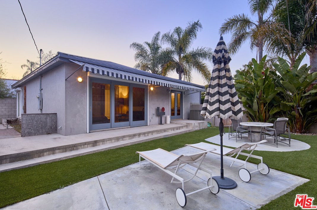 8902 Gibson St, Los Angeles CA  90034-2422 exterior