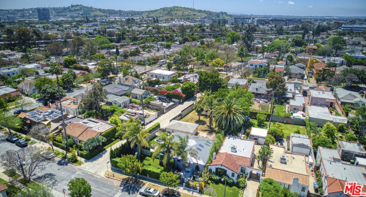 8902 Gibson St, Los Angeles CA  90034-2422 exterior