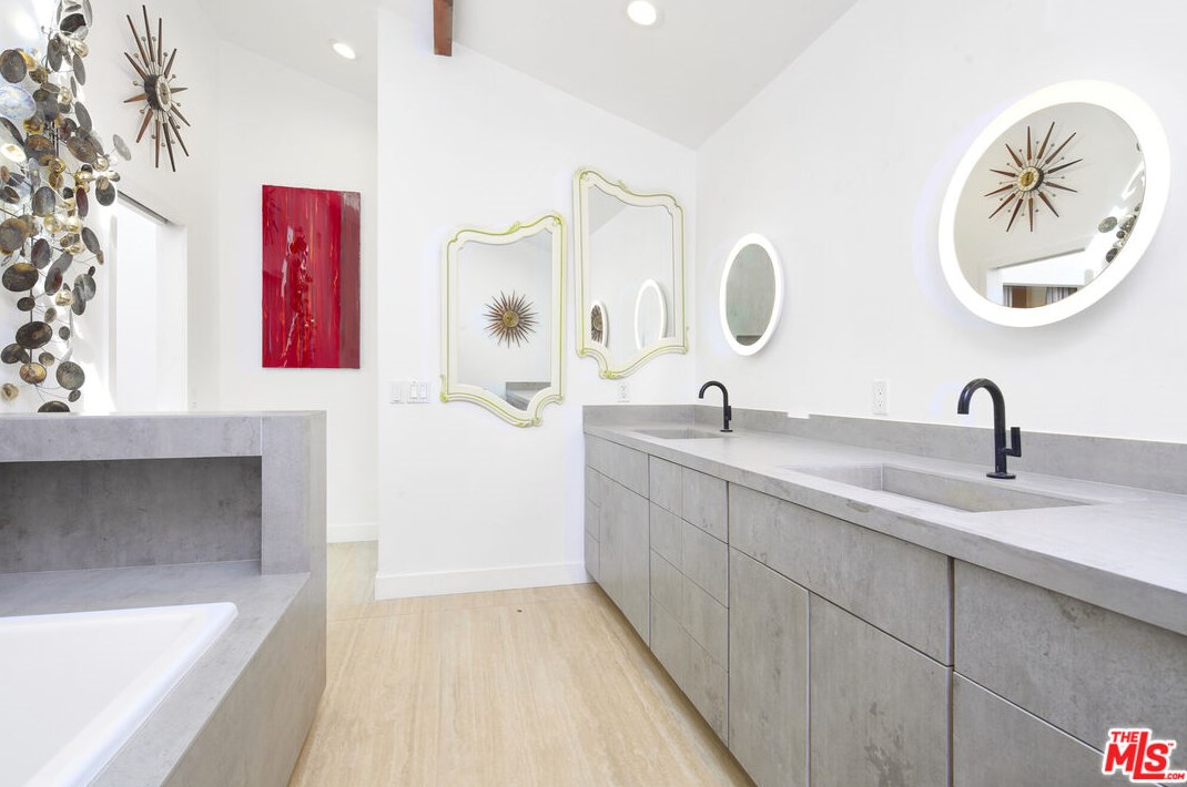 8902 Gibson St, Los Angeles CA  90034-2422 exterior