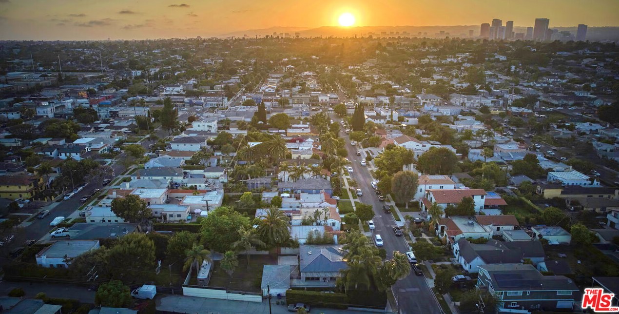 8902 Gibson St, Los Angeles CA  90034-2422 exterior