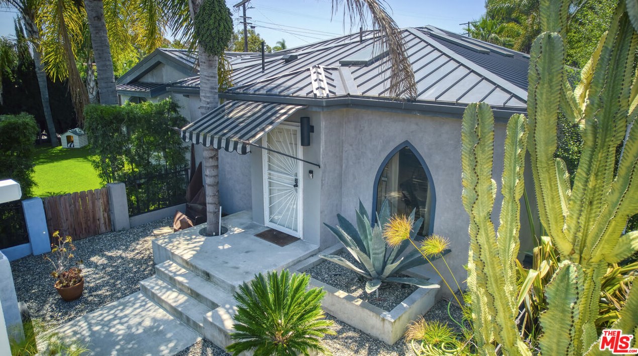 8902 Gibson St, Los Angeles CA  90034-2422 exterior