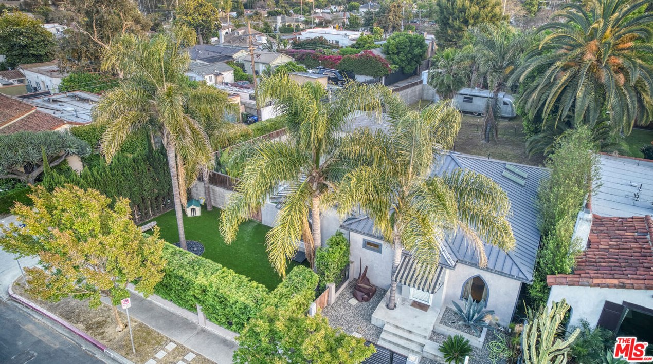 8902 Gibson St, Los Angeles CA  90034-2422 exterior