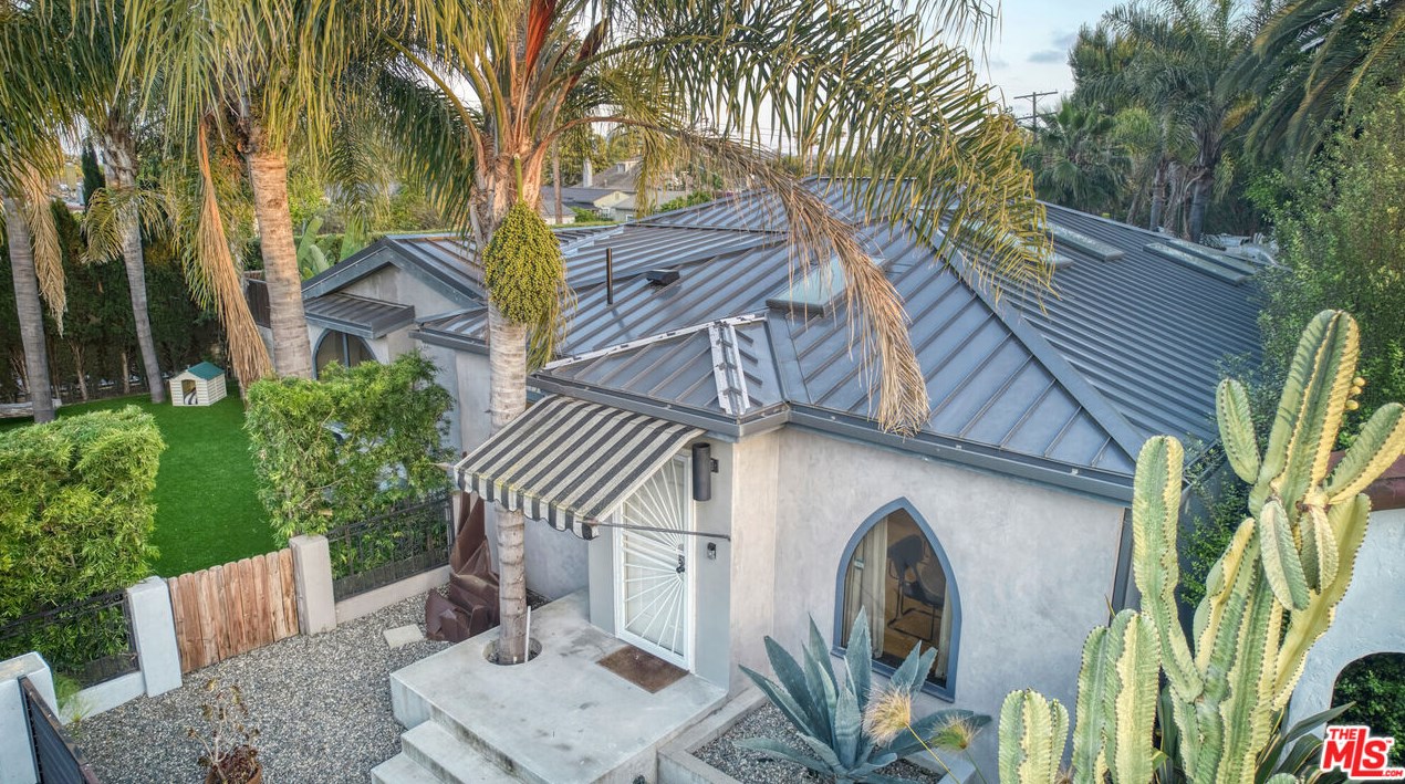8902 Gibson St, Los Angeles CA  90034-2422 exterior