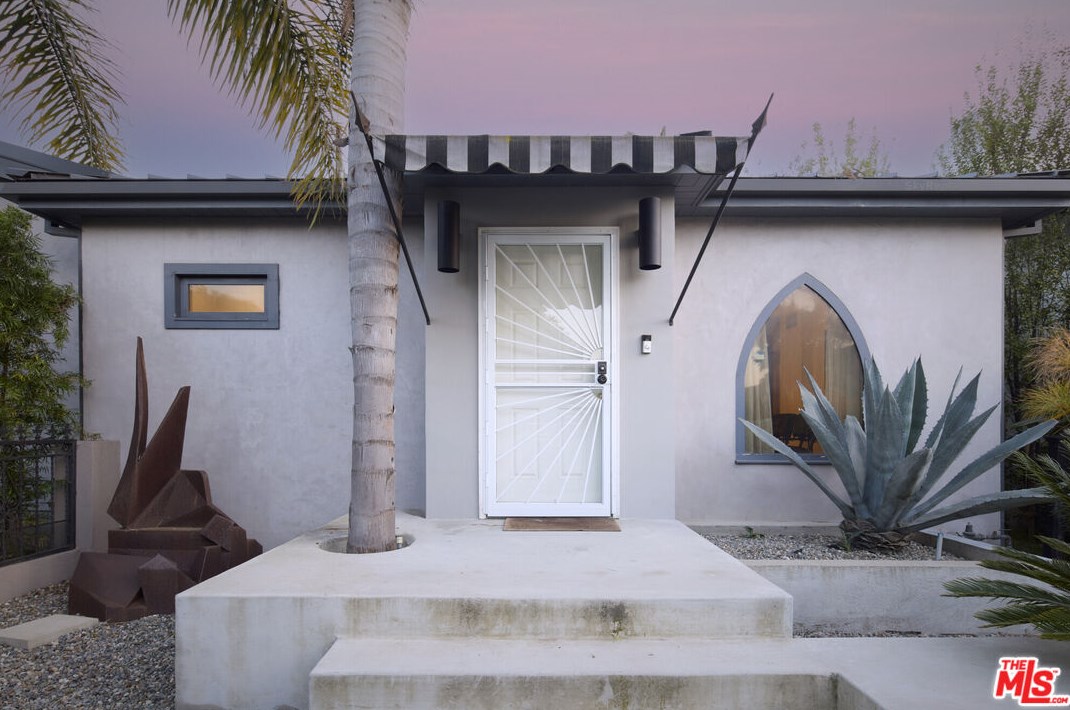 8902 Gibson St, Los Angeles CA  90034-2422 exterior