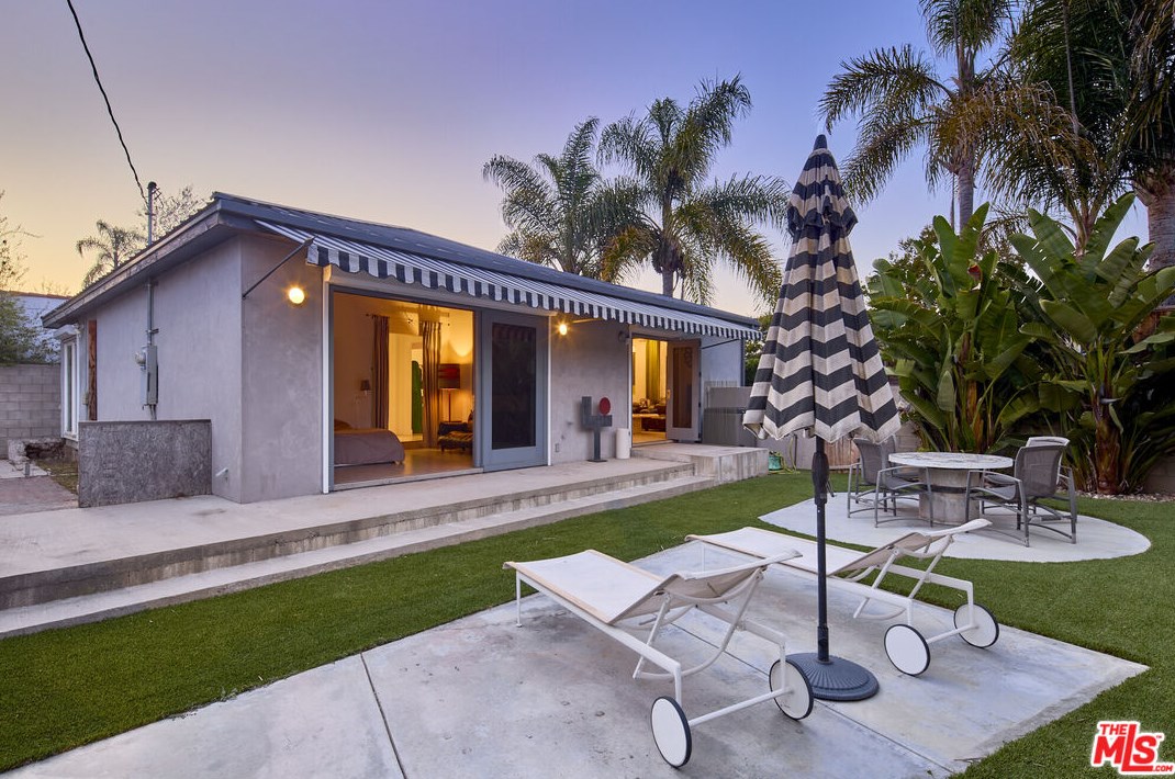 8902 Gibson St, Los Angeles CA  90034-2422 exterior