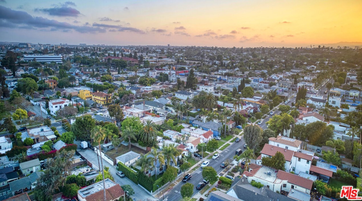 8902 Gibson St, Los Angeles CA  90034-2422 exterior