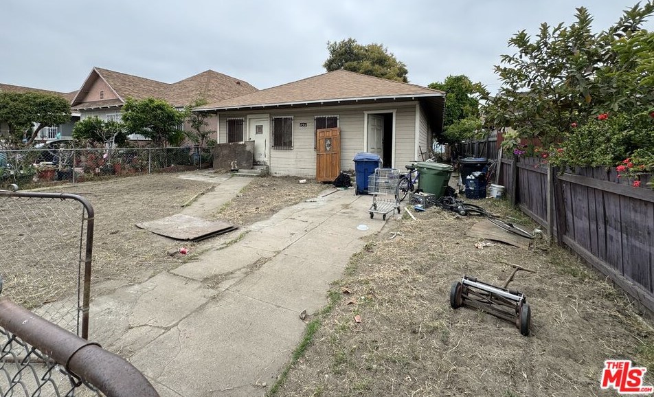835 33rd St, Los Angeles, CA 90011-2415