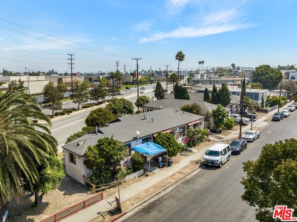 4817 St Charles Pl, Los Angeles, CA 90019-5661