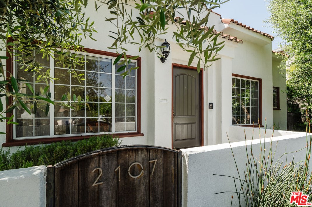 2107 Mansfield Ave, Los Angeles, CA 90016-2229