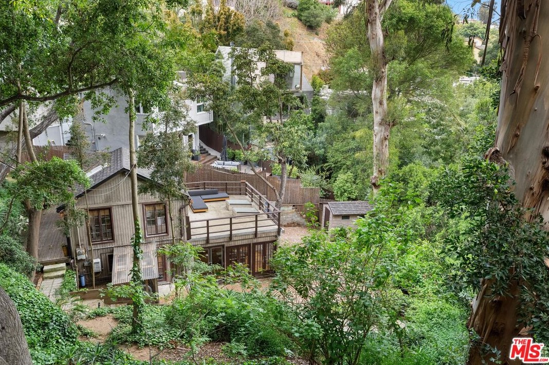 8868 Lookout Mountain Ave, Los Angeles CA  90046-1820 exterior