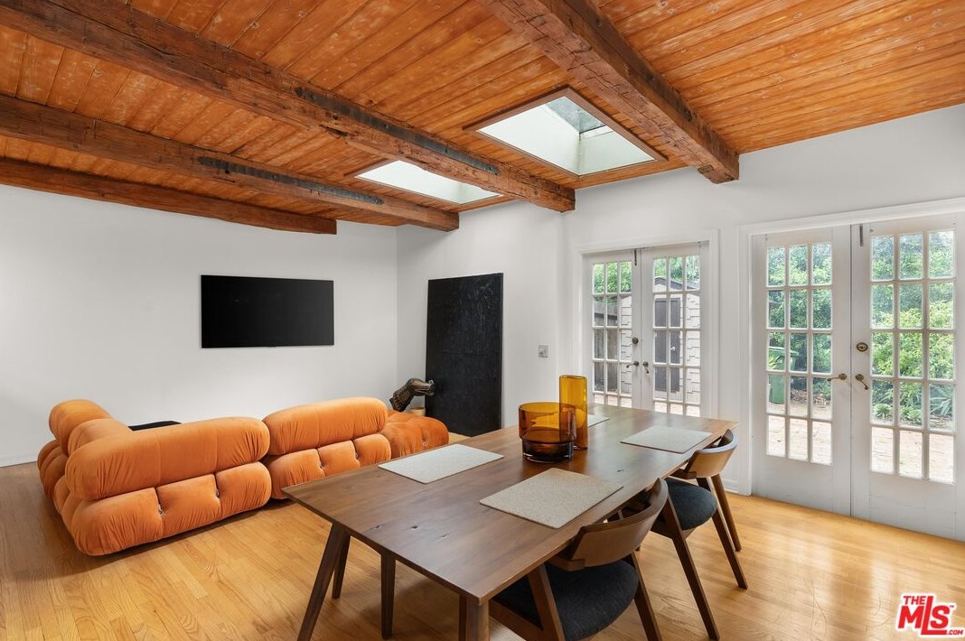 8868 Lookout Mountain Ave, Los Angeles CA  90046-1820 exterior