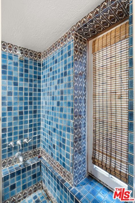 8868 Lookout Mountain Ave, Los Angeles CA  90046-1820 exterior