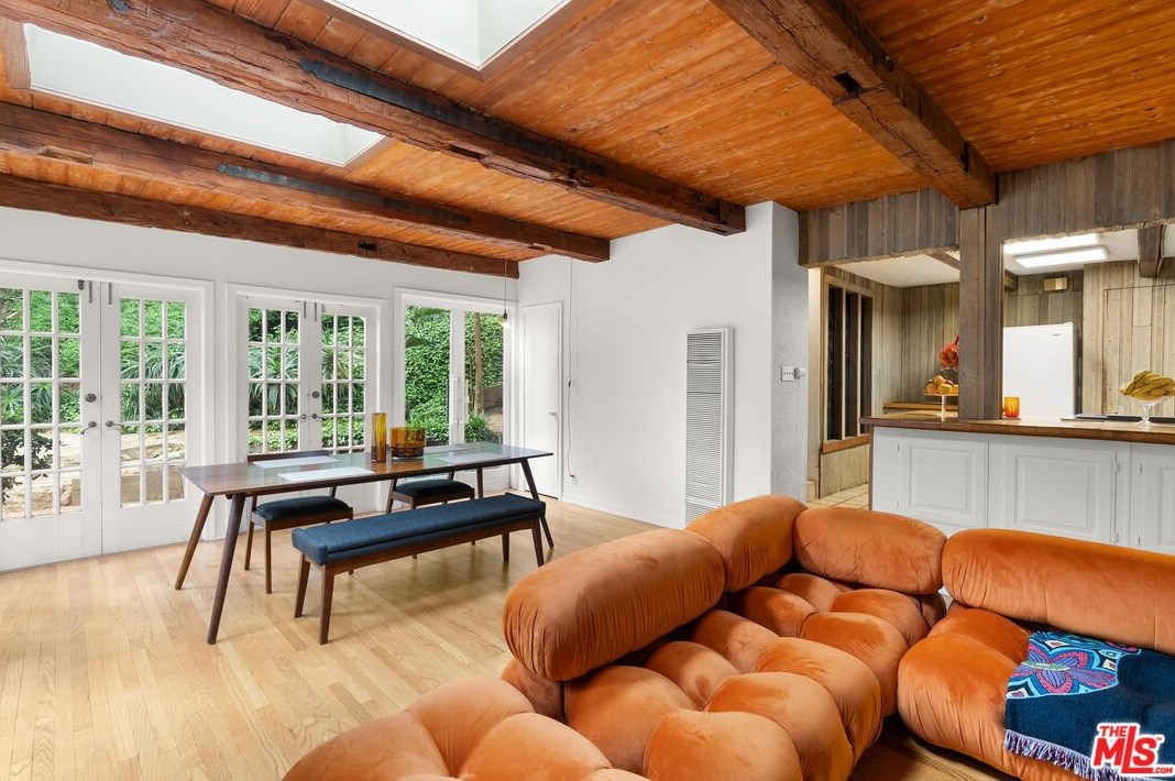 8868 Lookout Mountain Ave, Los Angeles CA  90046-1820 exterior