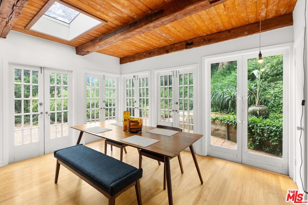 8868 Lookout Mountain Ave, Los Angeles CA  90046-1820 exterior