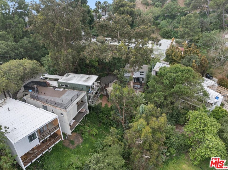 8868 Lookout Mountain Ave, Los Angeles CA  90046-1820 exterior