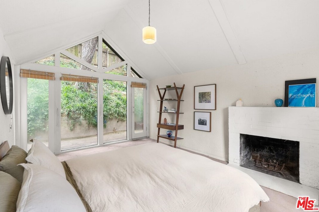 8868 Lookout Mountain Ave, Los Angeles CA  90046-1820 exterior