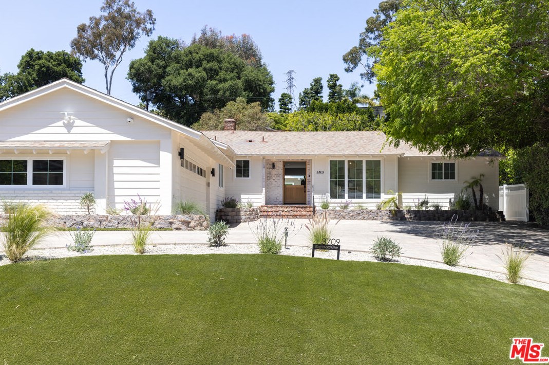 3709 Wrightwood Dr, North Hollywood, CA 91604