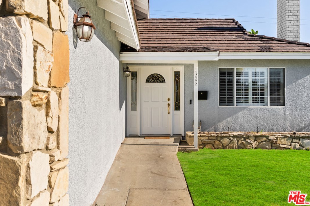 1322 Elsmere Dr, Long Beach, CA 90746-2649