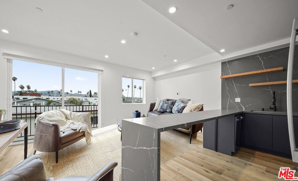 849 N Mariposa Ave, Los Angeles, CA 90029