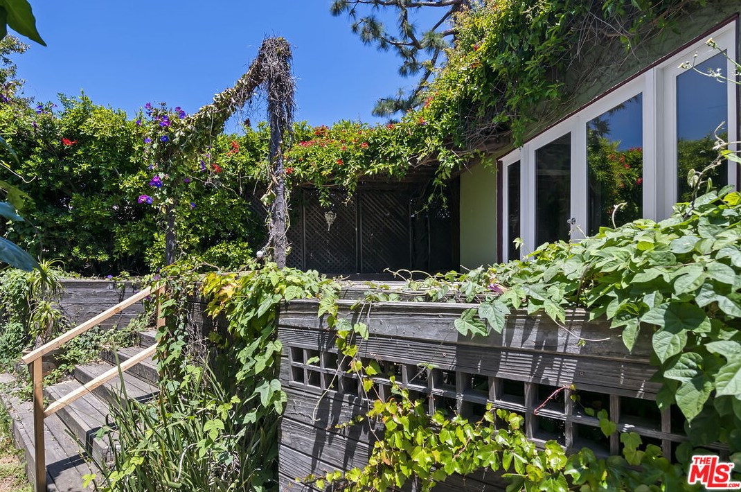 2073 Kerwood Ave, Los Angeles CA  90064-2689 exterior