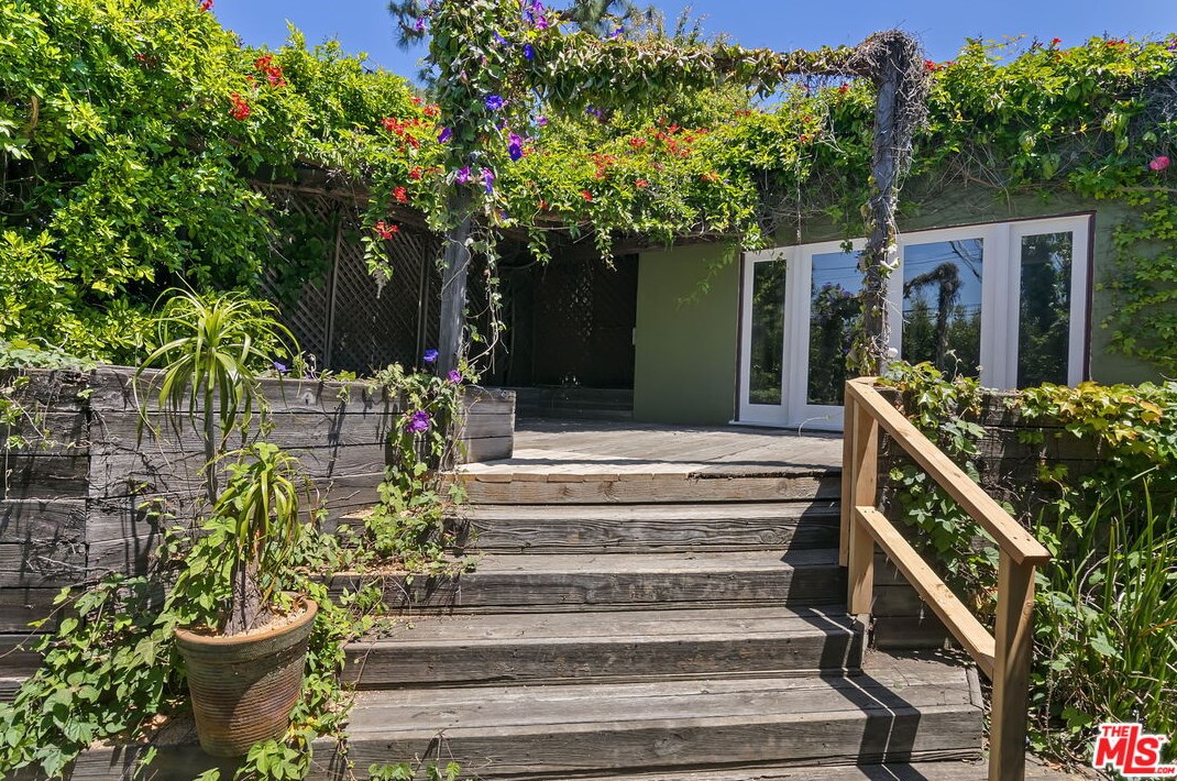 2073 Kerwood Ave, Los Angeles CA  90064-2689 exterior