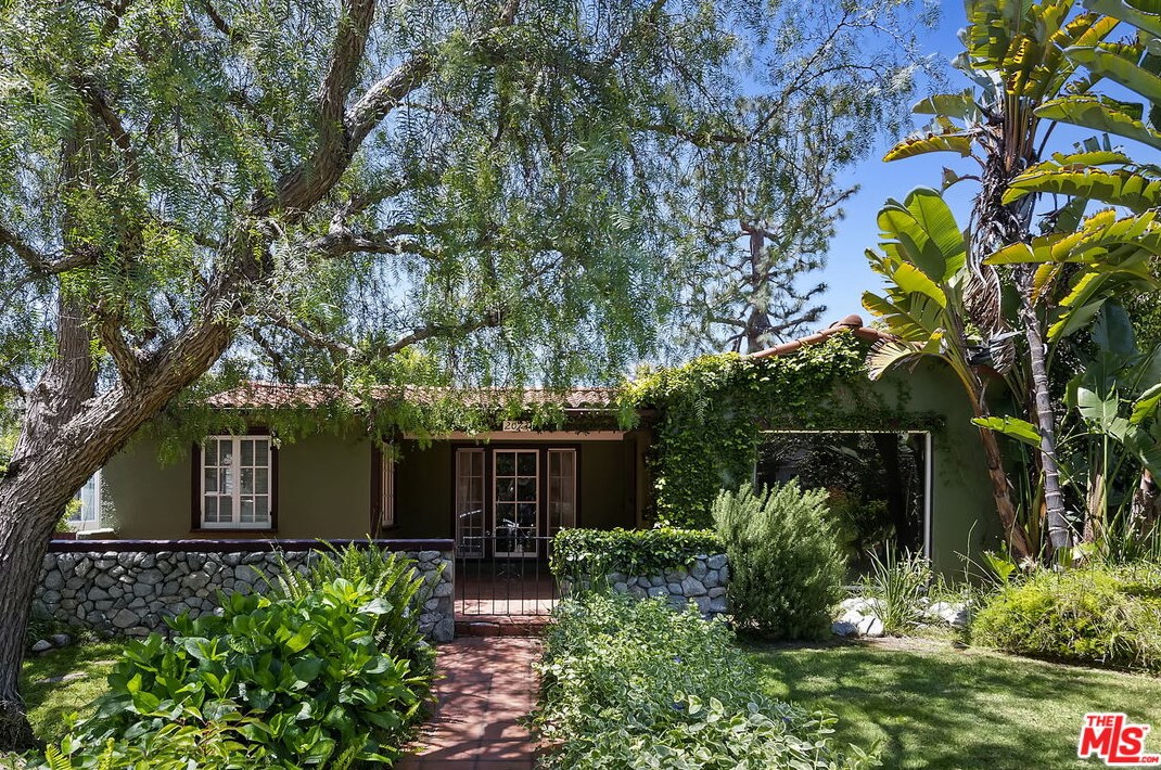 2073 Kerwood Ave, Los Angeles CA  90025-6006 exterior