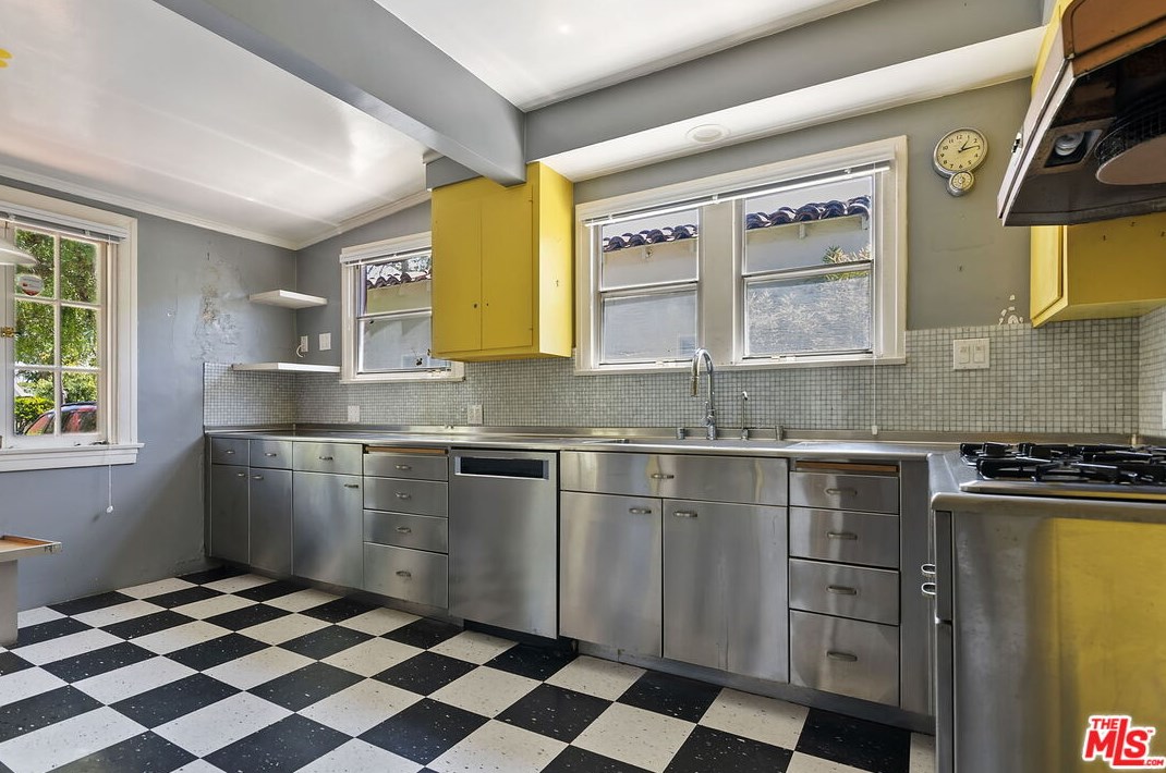 2073 Kerwood Ave, Los Angeles CA  90064-2689 exterior